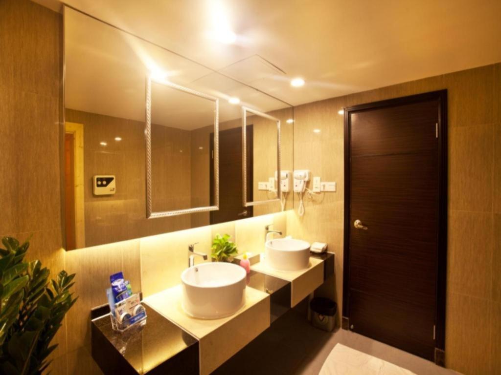 גואנגג'ואו New World Hotel מראה חיצוני תמונה