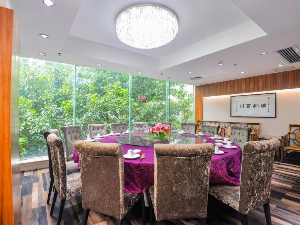 גואנגג'ואו New World Hotel מראה חיצוני תמונה