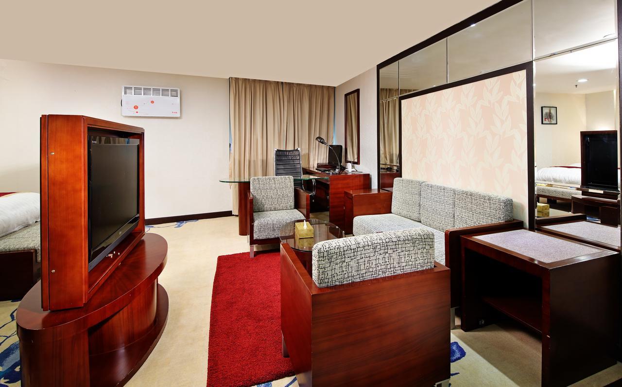 גואנגג'ואו New World Hotel מראה חיצוני תמונה